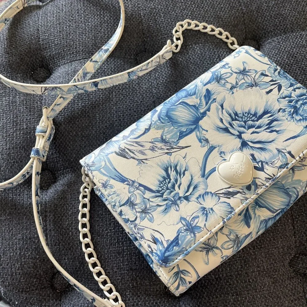 Betsey Johnson Blue/White Floral Crossbody purse w/ Chain Strap , white heart